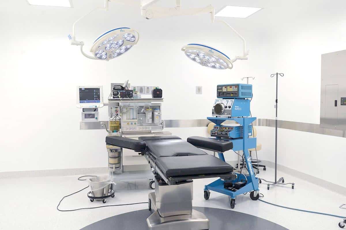 Tijuana plastic surgeons operating room