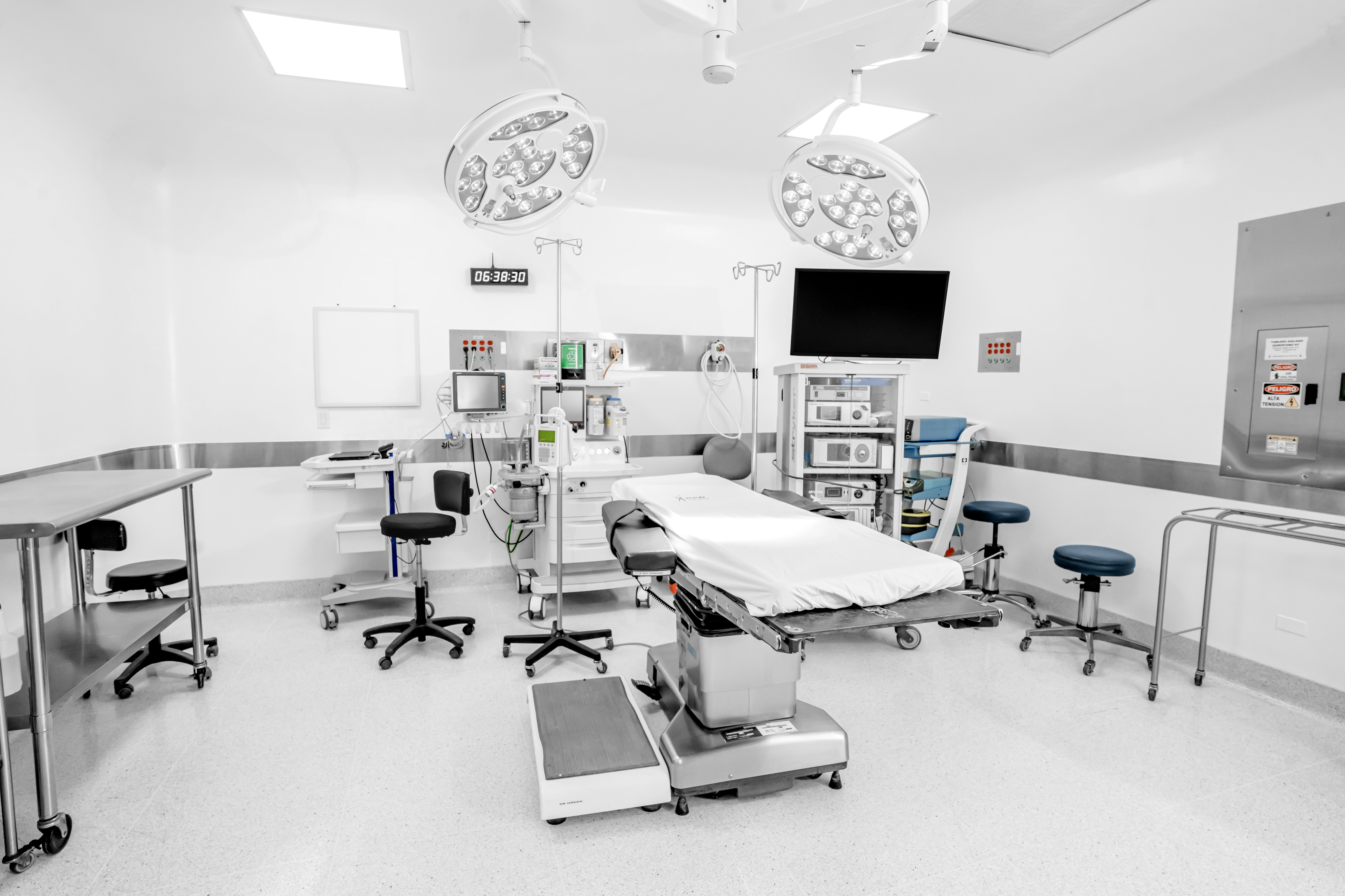 surgical room cer hospital plastic surgery 2